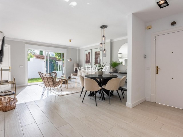 4 Bedrooms Apartment in Nueva Andalucía