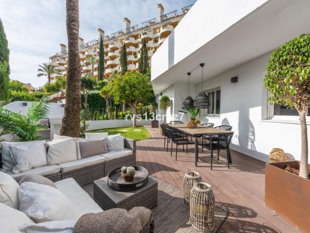 4 Bedrooms Apartment in Nueva Andalucía