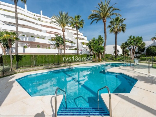 4 Bedrooms Apartment in Nueva Andalucía