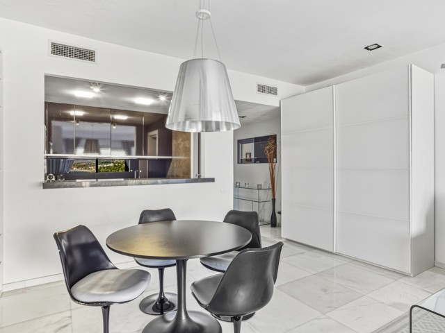 Penthouse avec 1 Chambres  à Puerto Banús