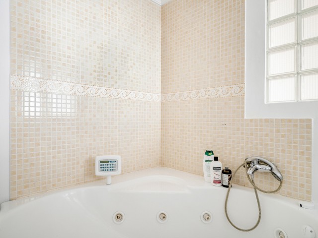 2 Bedrooms Apartment in Nueva Andalucía