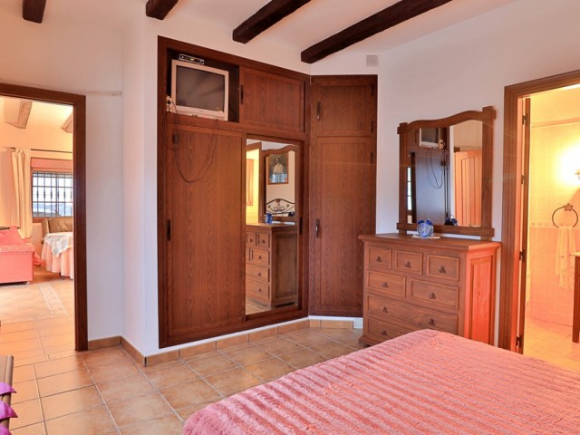 4 Bedrooms Villa in Árchez