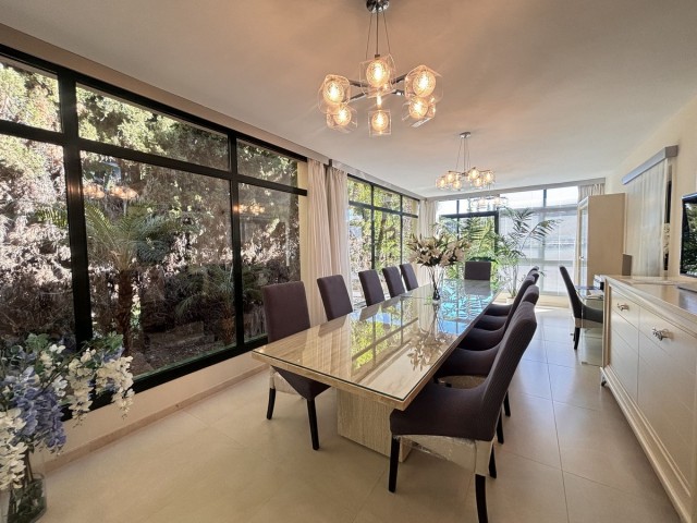 7 Bedrooms Villa in Benahavís