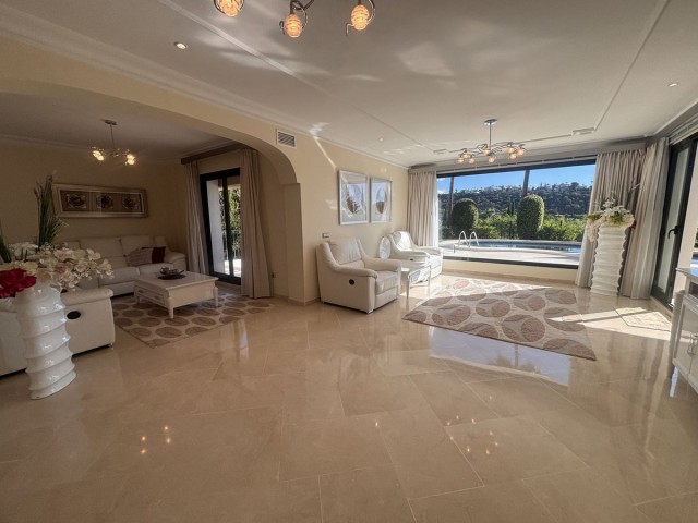 7 Bedrooms Villa in Benahavís