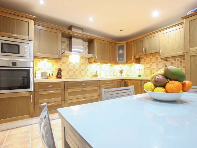 3 Bedrooms Apartment in Nueva Andalucía