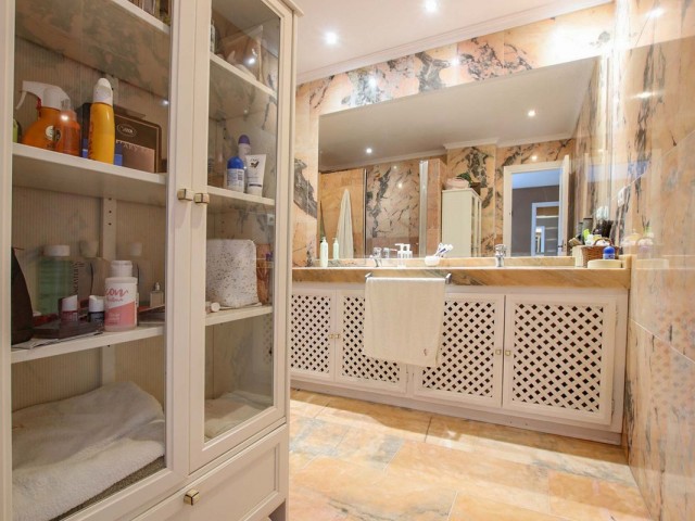 3 Bedrooms Apartment in Nueva Andalucía