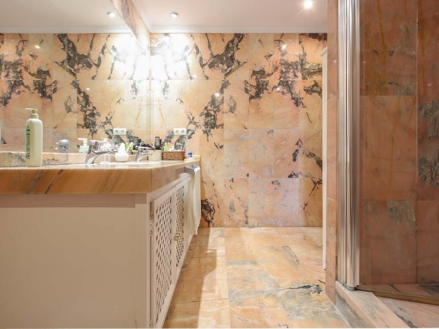 3 Bedrooms Apartment in Nueva Andalucía