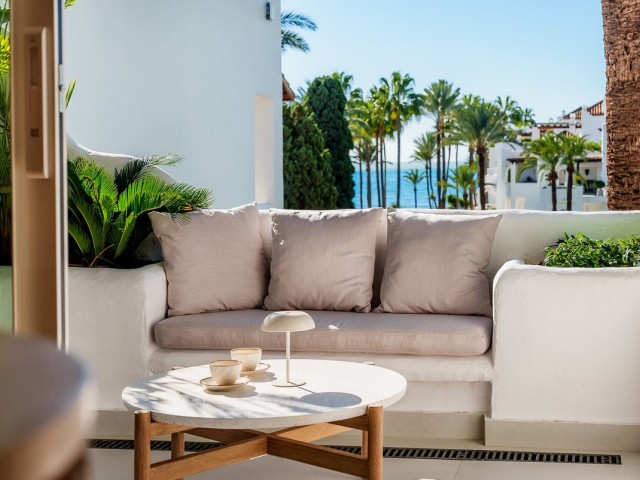 Apartamento con 3 Dormitorios  en Estepona