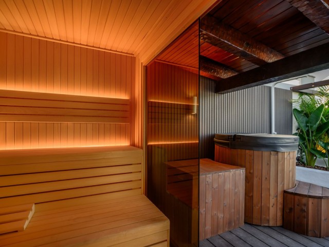 Apartamento con 3 Dormitorios  en Estepona