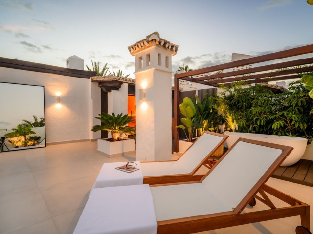 Apartamento con 3 Dormitorios  en Estepona