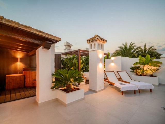 Apartamento con 3 Dormitorios  en Estepona