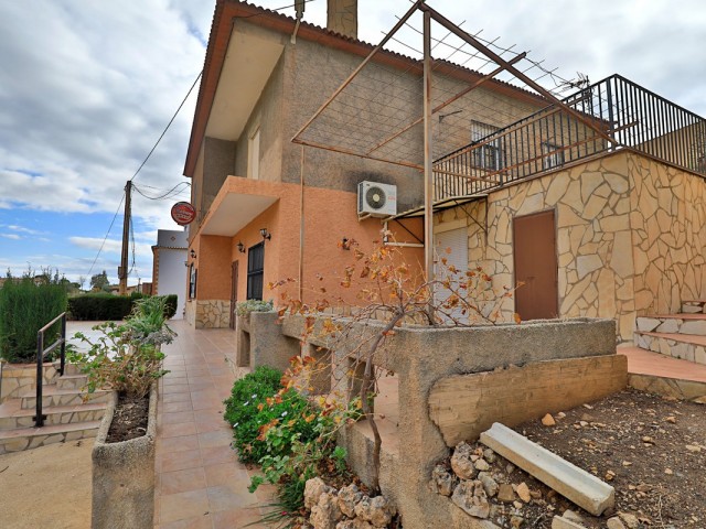 6 Bedrooms Villa in Alfarnatejo