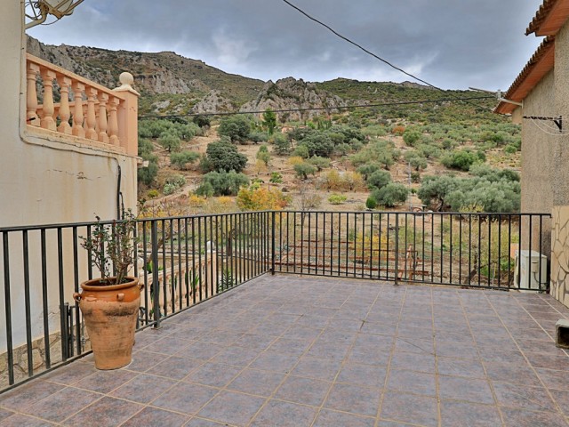 6 Bedrooms Villa in Alfarnatejo