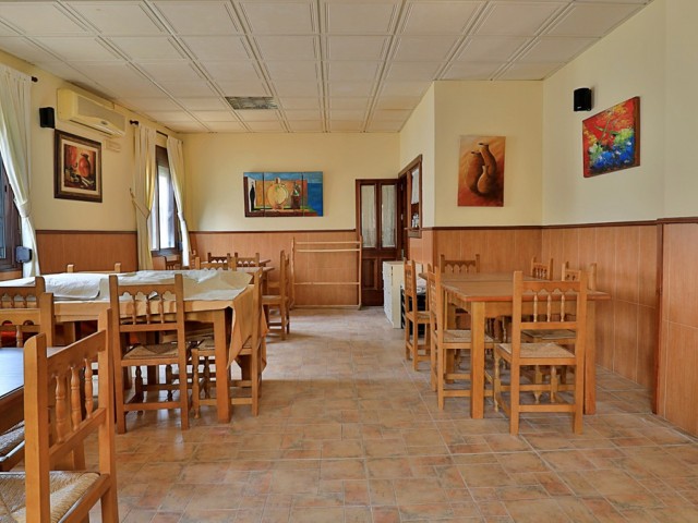 6 Bedrooms Villa in Alfarnatejo