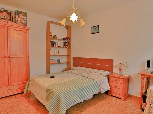 6 Bedrooms Villa in Alfarnatejo