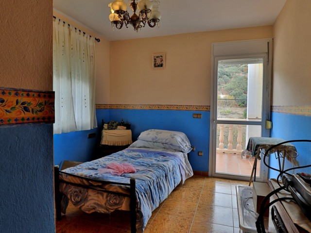 6 Bedrooms Villa in Alfarnatejo