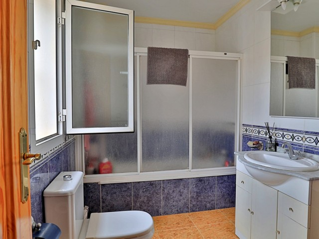 6 Bedrooms Villa in Alfarnatejo