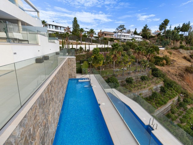 2 Bedrooms Apartment in Nueva Andalucía