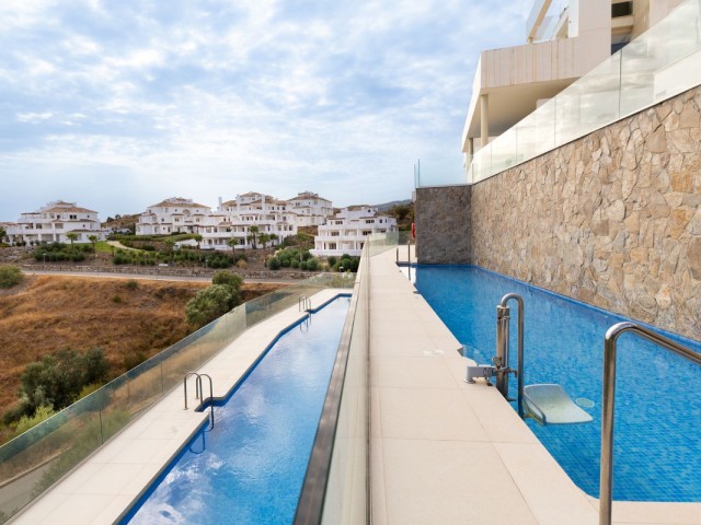2 Bedrooms Apartment in Nueva Andalucía