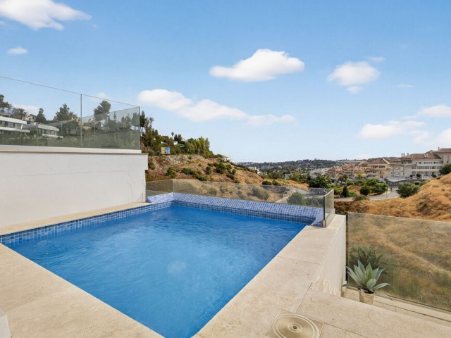 2 Bedrooms Apartment in Nueva Andalucía