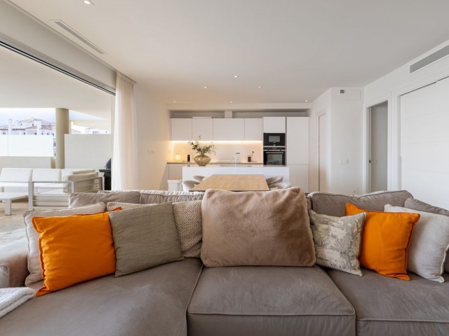 2 Bedrooms Apartment in Nueva Andalucía