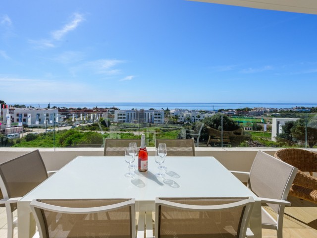 Apartamento con 2 Dormitorios  en Estepona