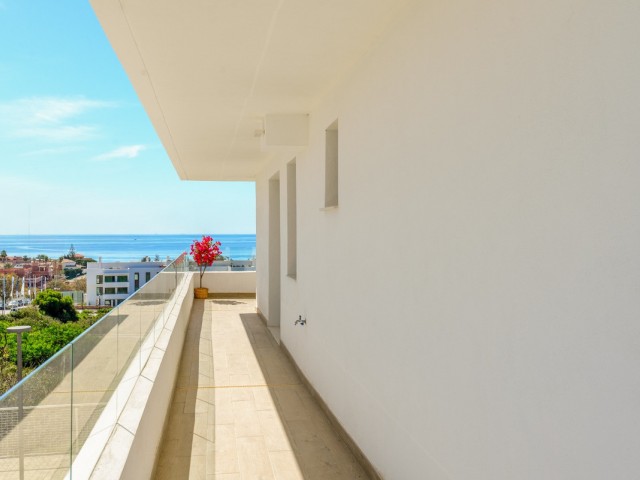 Apartamento con 2 Dormitorios  en Estepona