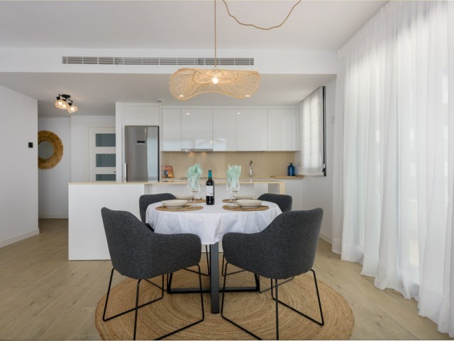 Apartamento con 2 Dormitorios  en Estepona