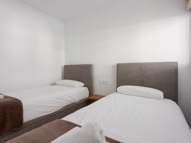 Apartamento con 2 Dormitorios  en Estepona