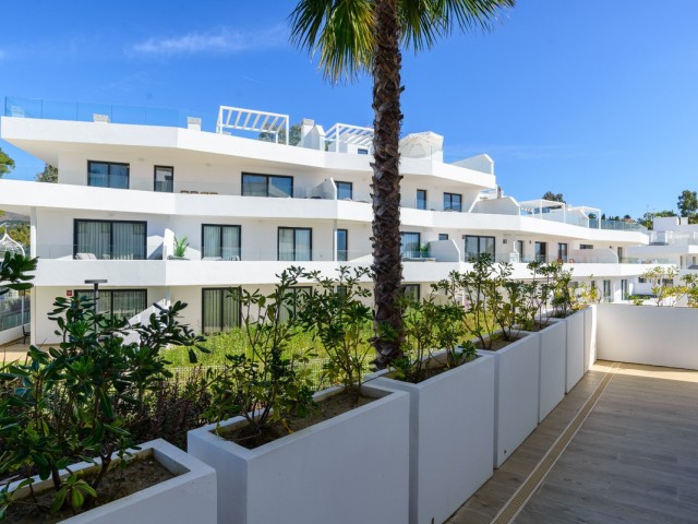 Apartamento con 2 Dormitorios  en Estepona
