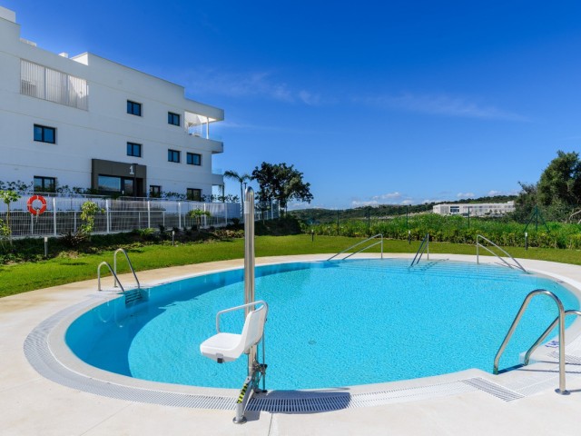 Apartamento con 2 Dormitorios  en Estepona