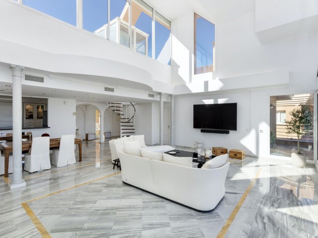 3 Bedrooms Apartment in Nueva Andalucía