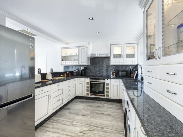 3 Bedrooms Apartment in Nueva Andalucía