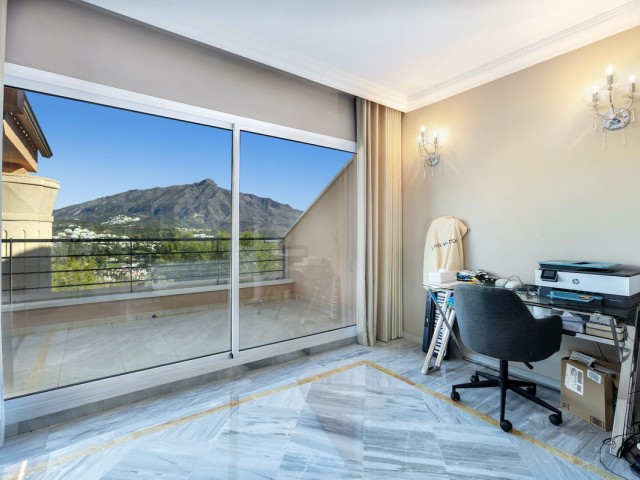 3 Bedrooms Apartment in Nueva Andalucía