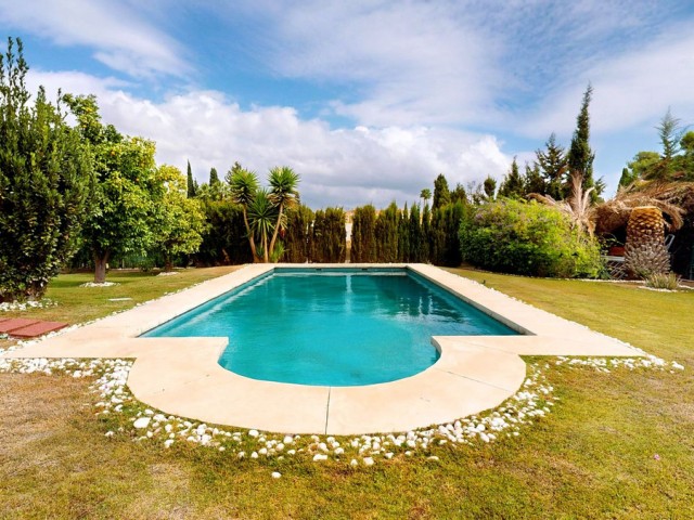 7 Soveroms Villa i Guadalmina Alta