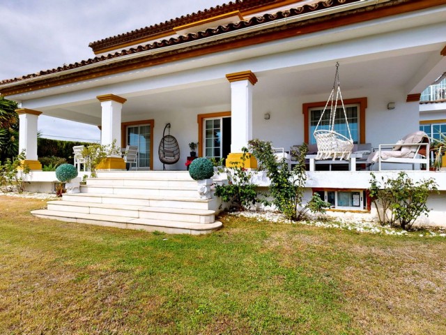 7 Soveroms Villa i Guadalmina Alta