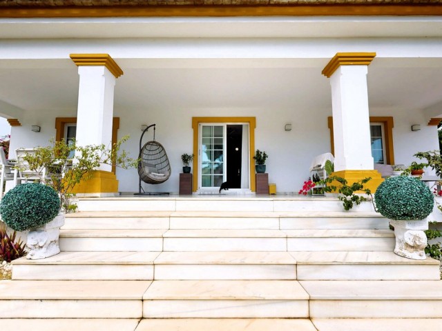 7 Soveroms Villa i Guadalmina Alta