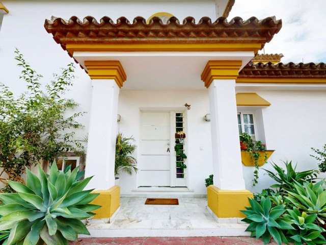 7 Soveroms Villa i Guadalmina Alta