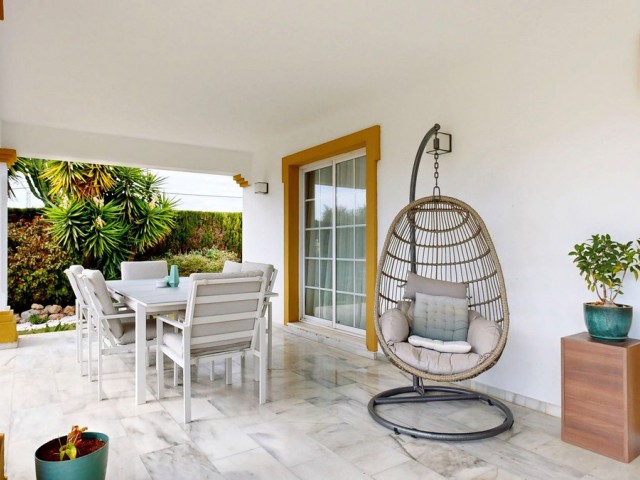 7 Soveroms Villa i Guadalmina Alta