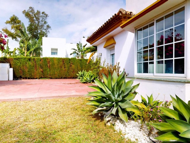 7 Soveroms Villa i Guadalmina Alta