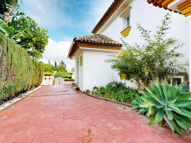 7 Soveroms Villa i Guadalmina Alta