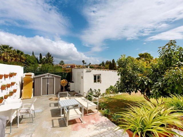 7 Soveroms Villa i Guadalmina Alta