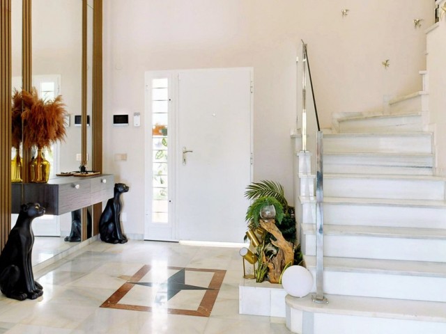 7 Soveroms Villa i Guadalmina Alta