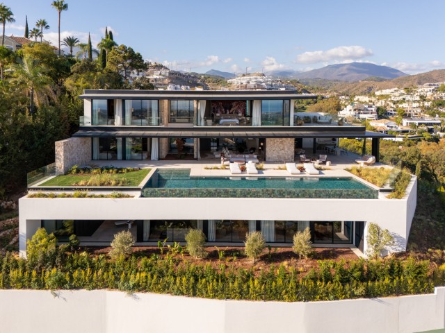 8 Bedrooms Villa in Benahavís