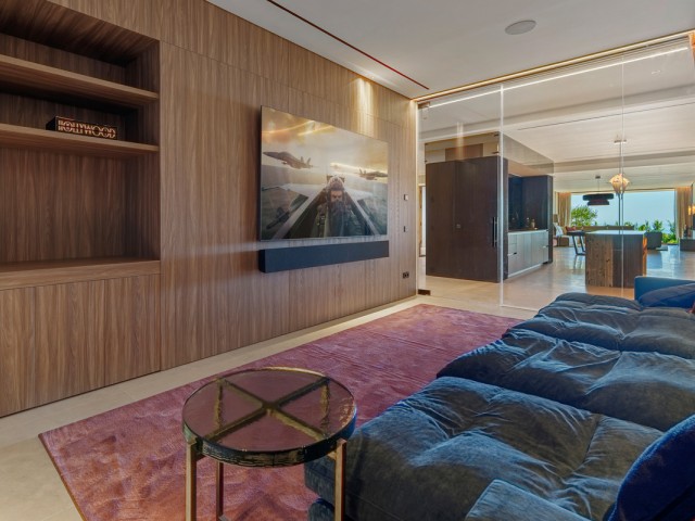 8 Bedrooms Villa in Benahavís