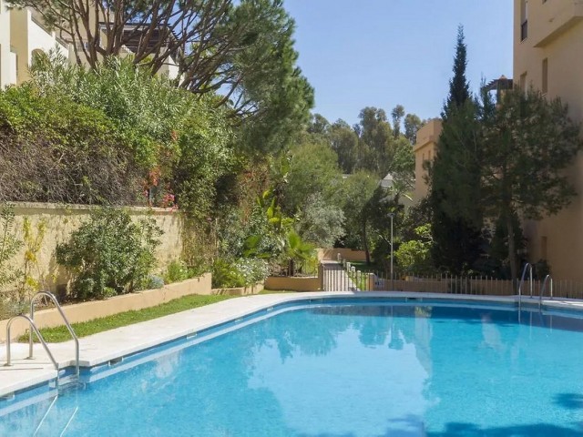 2 Bedrooms Apartment in Elviria