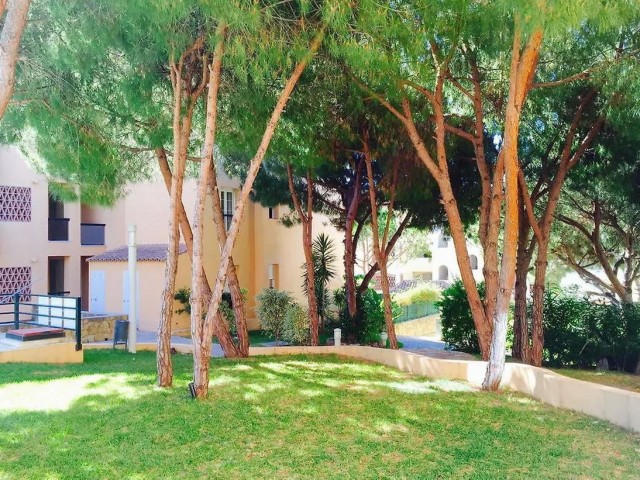 2 Bedrooms Apartment in Elviria