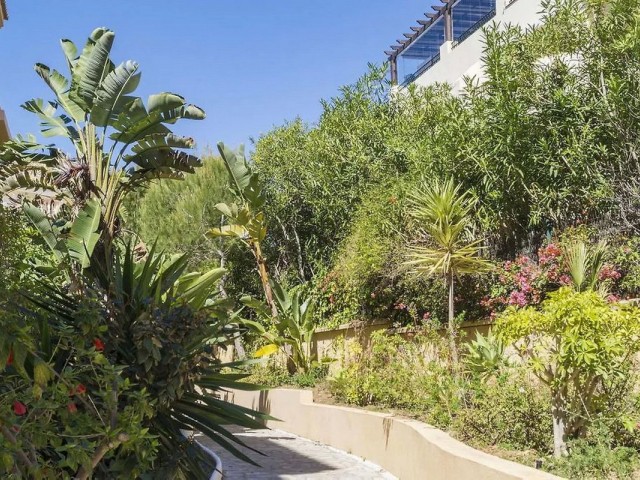 2 Bedrooms Apartment in Elviria