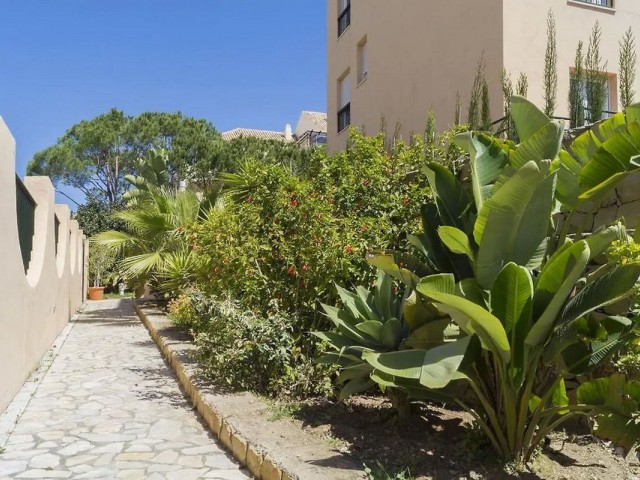 2 Bedrooms Apartment in Elviria