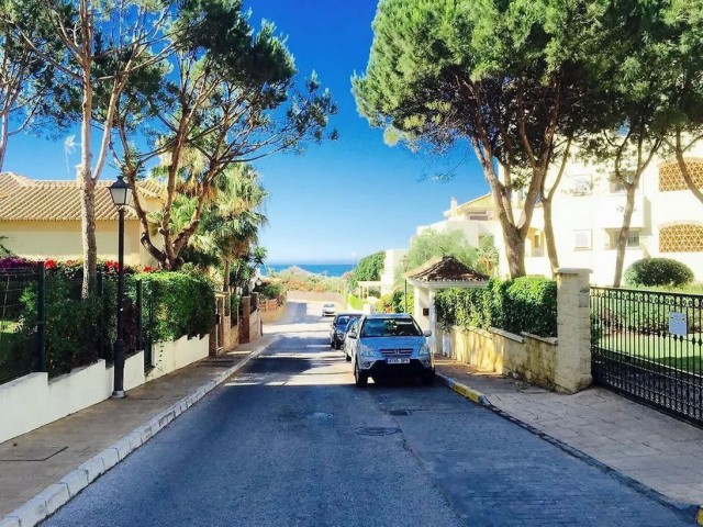 2 Bedrooms Apartment in Elviria